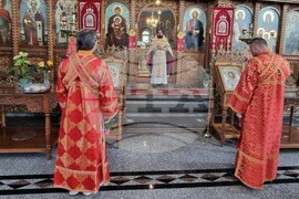 Шумен - храм „Св. Три Светители“ - неделна служба