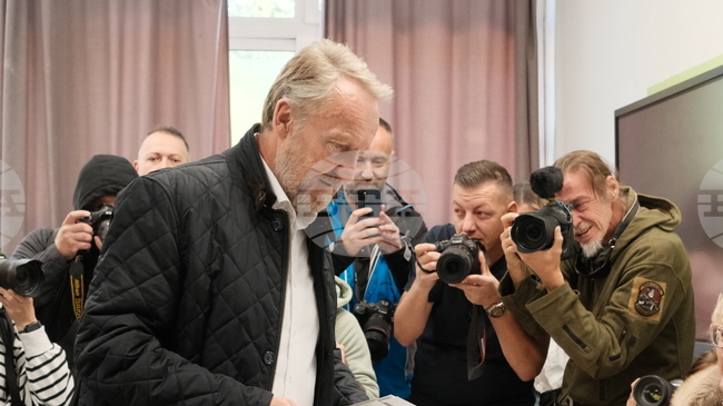 Кандидатите за провеждащите се днес общи избори в Босна и Херцеговина гласуваха на различни места в страната