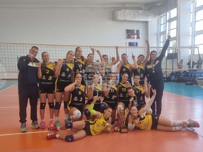 Отборът на Марица Пловдив спечели волейболния турнир на приятелството „Стефка Великова“ в Плевен