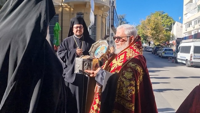 В Стара Загора беше посрещната честната глава на св. Климент Охридски