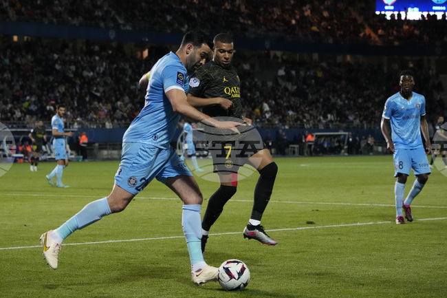 Бившият футболист Адил Рами ще играе в театъра от месец януари