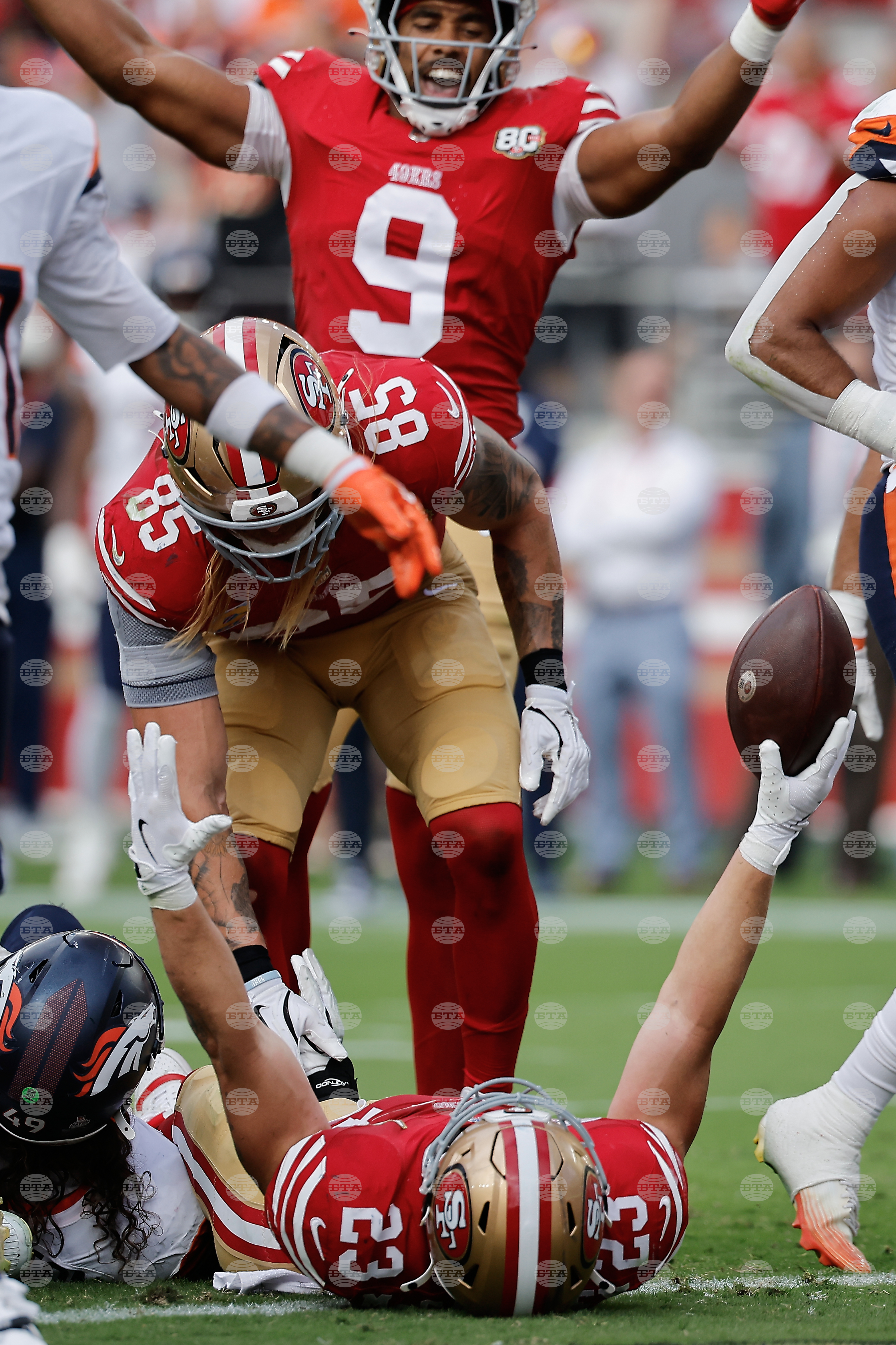 Broncos 49ers Football