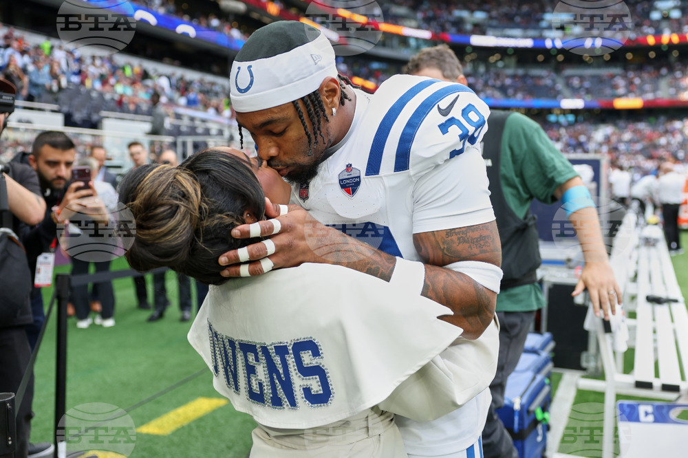 APTOPIX Colts Commanders Football