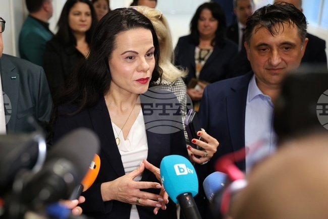 Назалните противогрипни ваксини за деца ще бъдат доставени в РЗИ до края на седмицата, каза министър Катя Ивкова