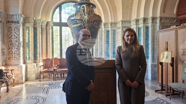 Външният министър Велислава Петрова направи дарение от името на България на Постоянния арбитражен съд в Хага