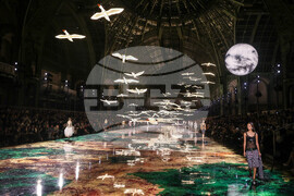 Paris Fashion Chanel Womens S/S 27