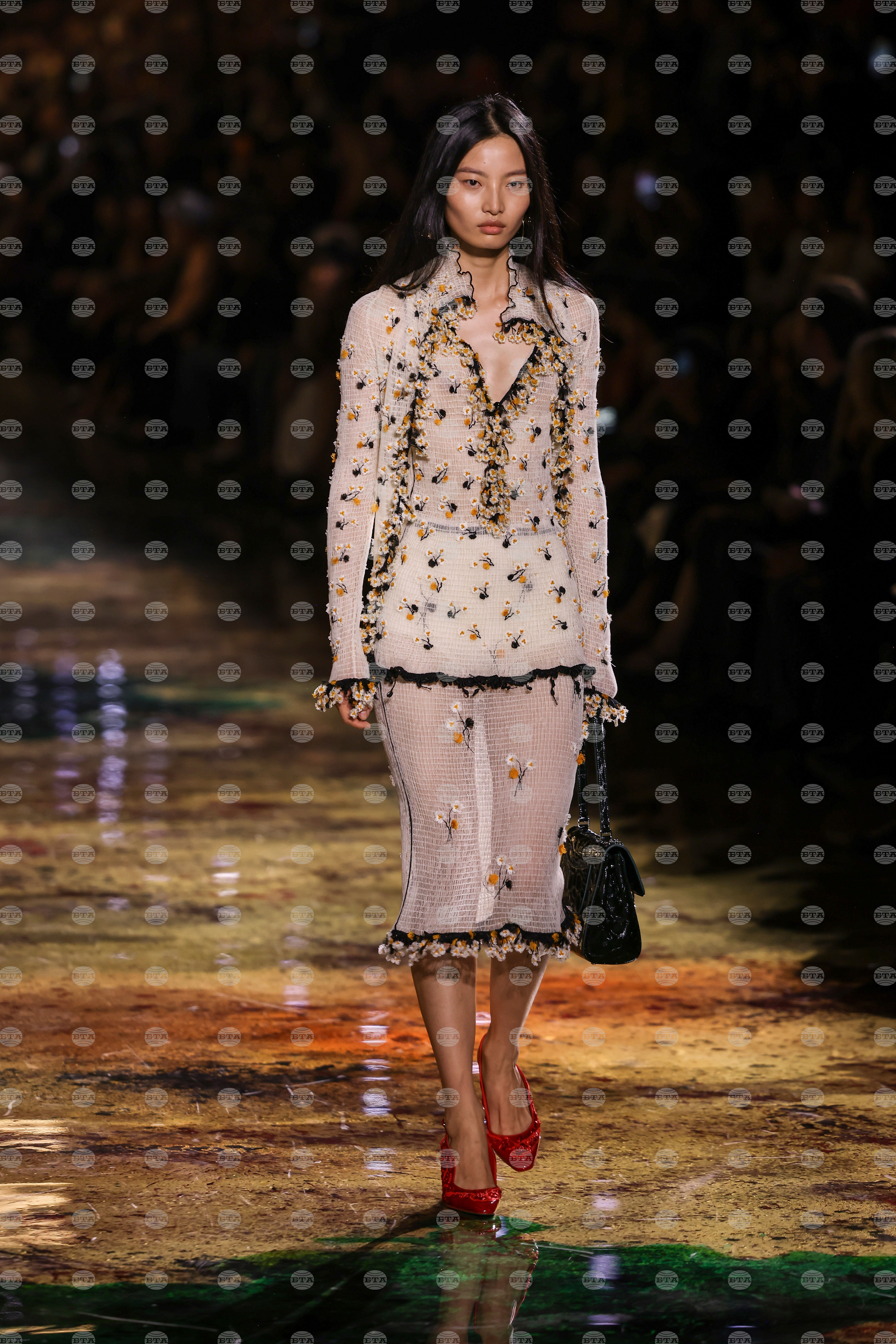 Paris Fashion Chanel Womens S/S 27