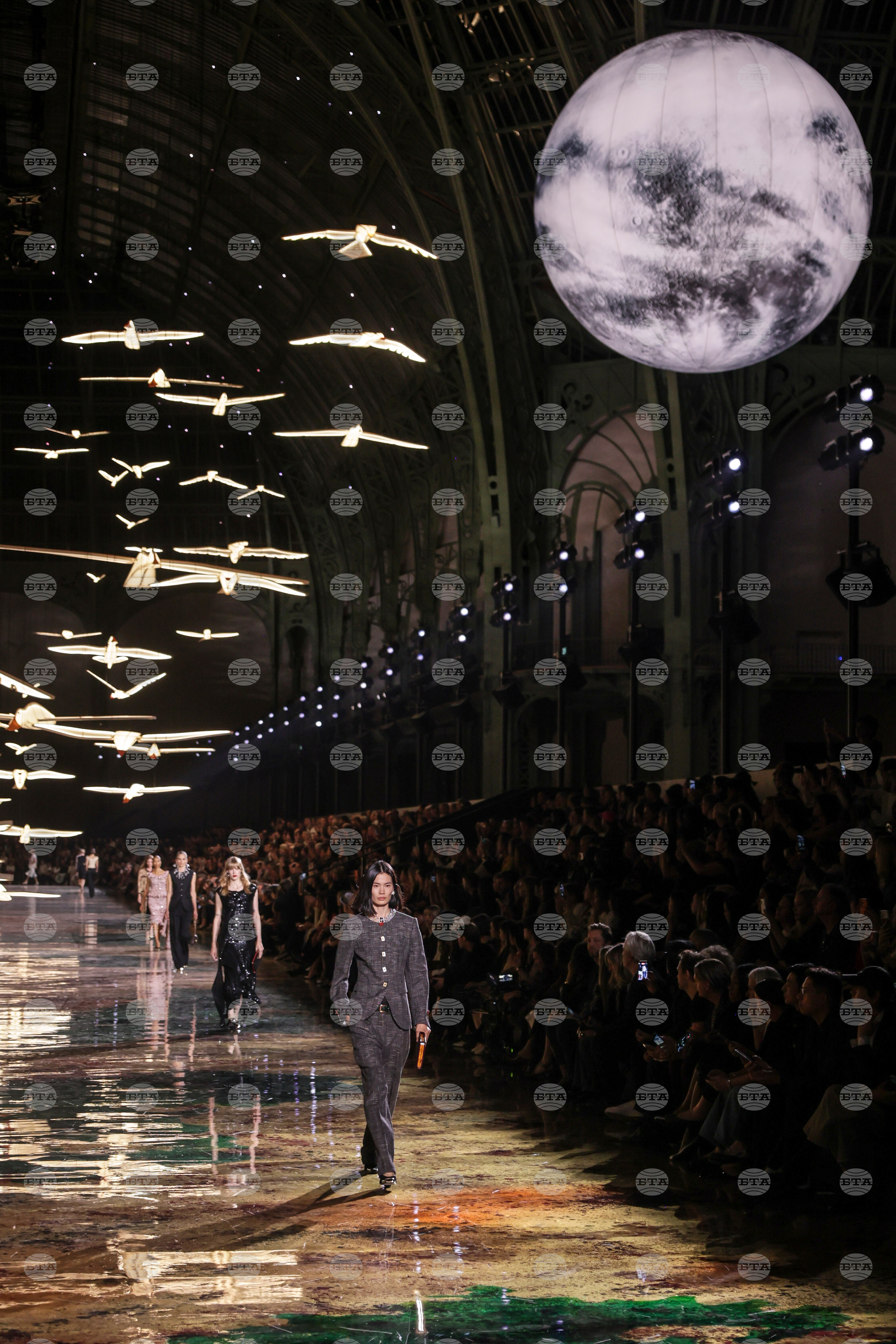 Paris Fashion Chanel Womens S/S 27
