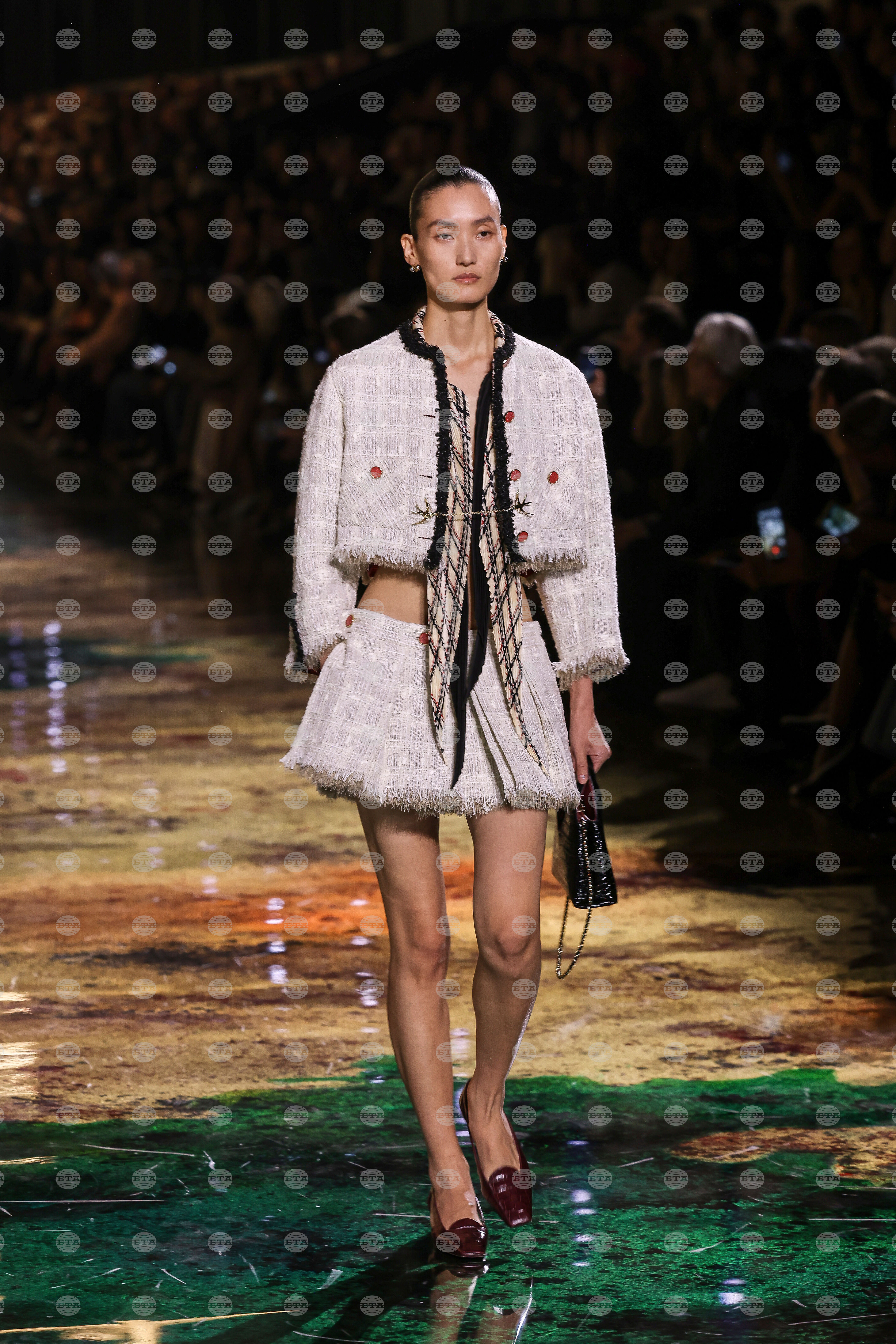 Paris Fashion Chanel Womens S/S 27