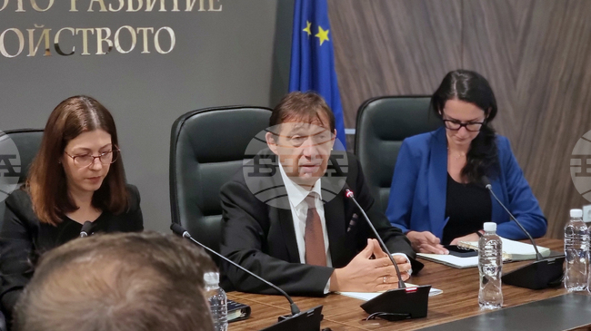 Министърът на регионалното развитие и благоустройството заяви готовност за законови промени за по-добри условия на живот в градовете