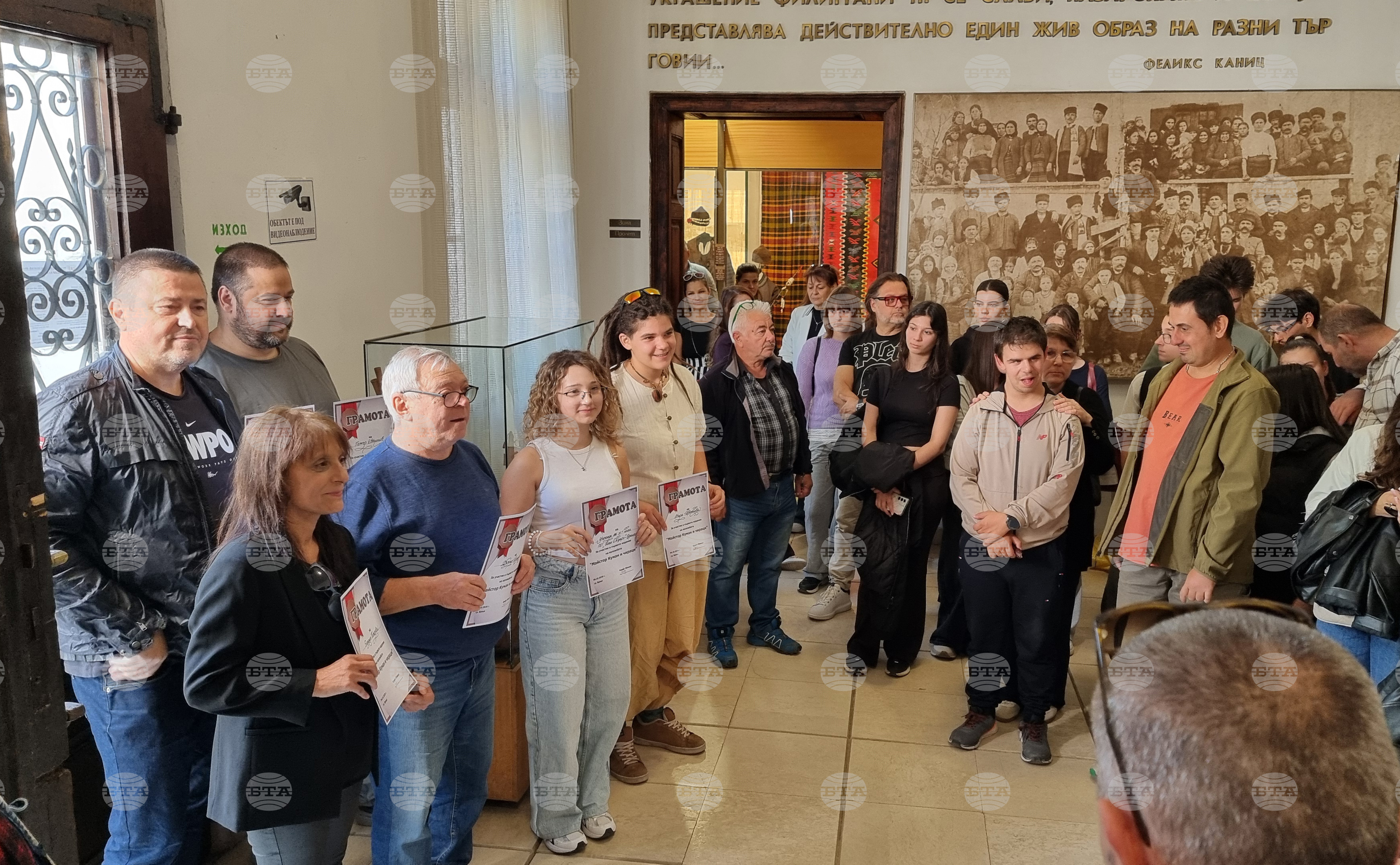 Изложба „Майстор Куман и чираци“ представя приемствеността в грънчарския занаят във Враца