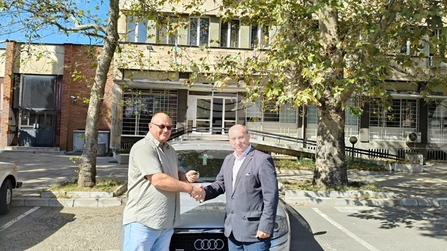 Областната администрация в Сливен дари автомобил на полицията