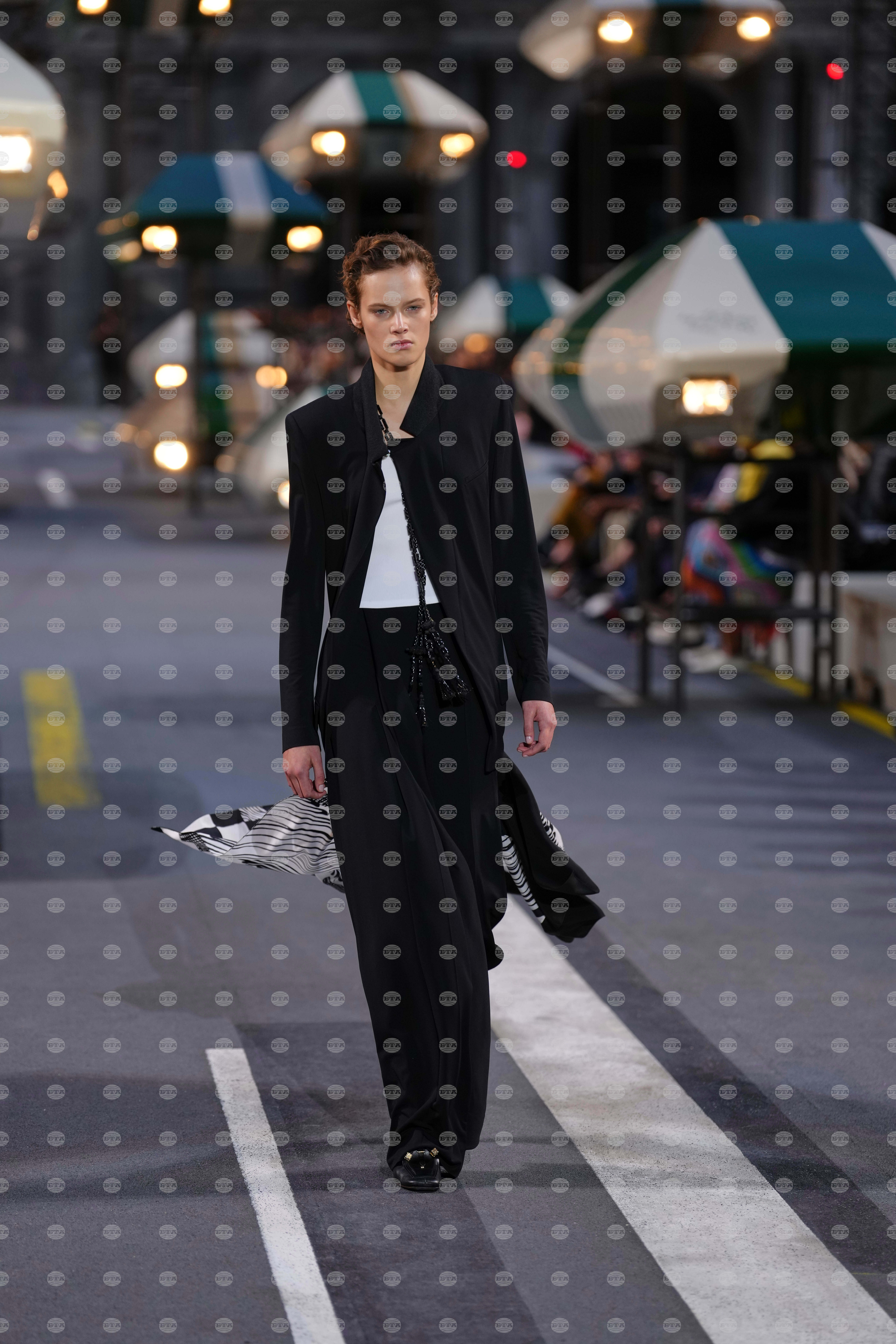 Paris Fashion Louis Vuitton Womens S/S 27