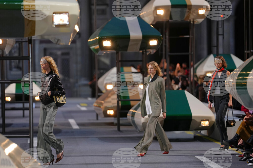 Paris Fashion Louis Vuitton Womens S/S 27