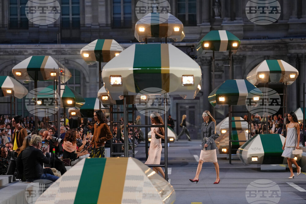 Paris Fashion Louis Vuitton Womens S/S 27