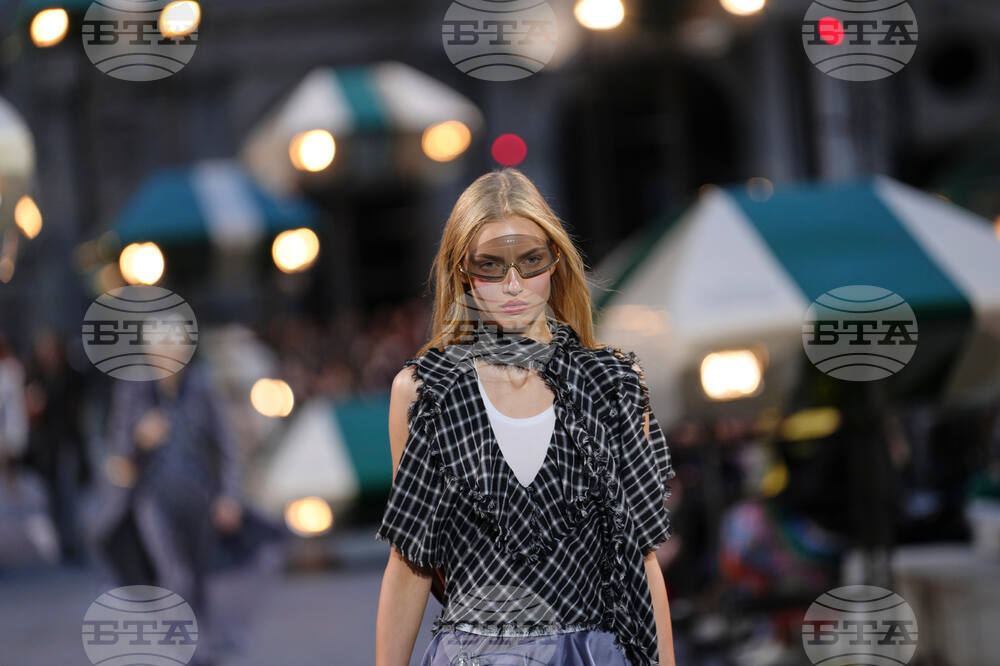 Paris Fashion Louis Vuitton Womens S/S 27