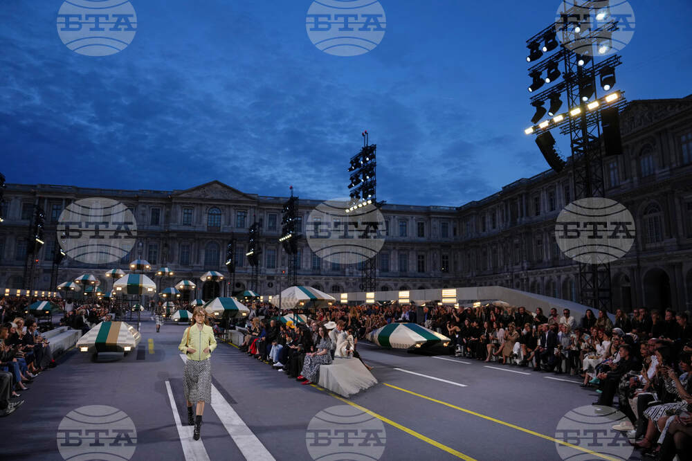 Paris Fashion Louis Vuitton Womens S/S 27