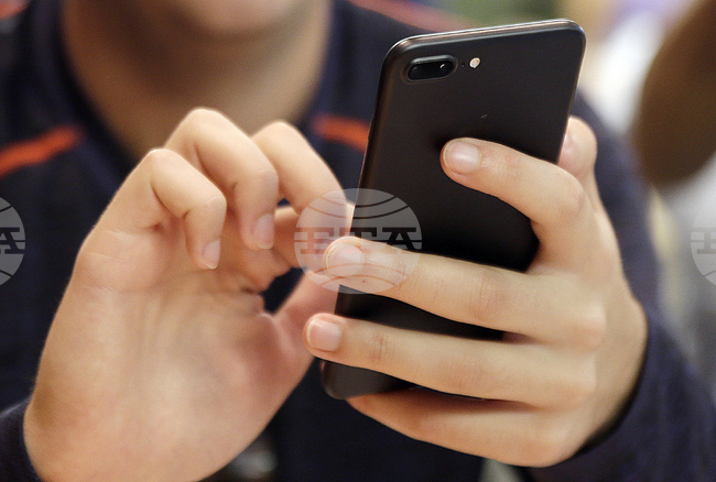 Швейцарците все по-често плащат със смартфон, мобилните разплащания изпреварват картите и кеша, според проучване на „Виза“ 