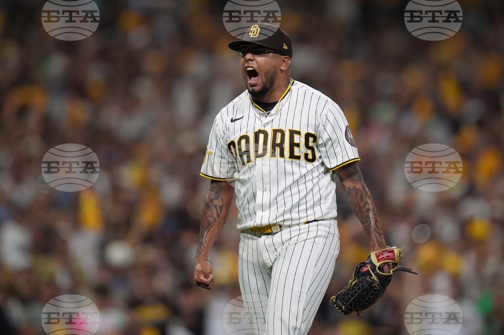 APTOPIX NLDS Brewers Padres Baseball