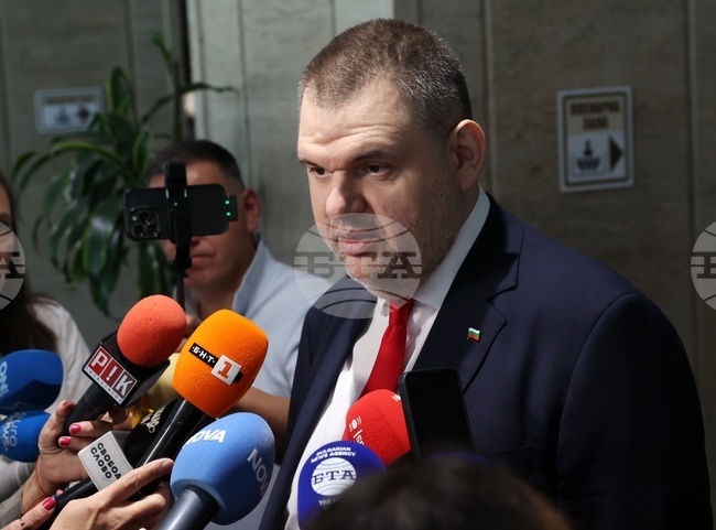 Разбрахме, че между две фирми има фактури, които не ме касаят, каза Пеевски за изслушването на вътрешния министър за магистралите