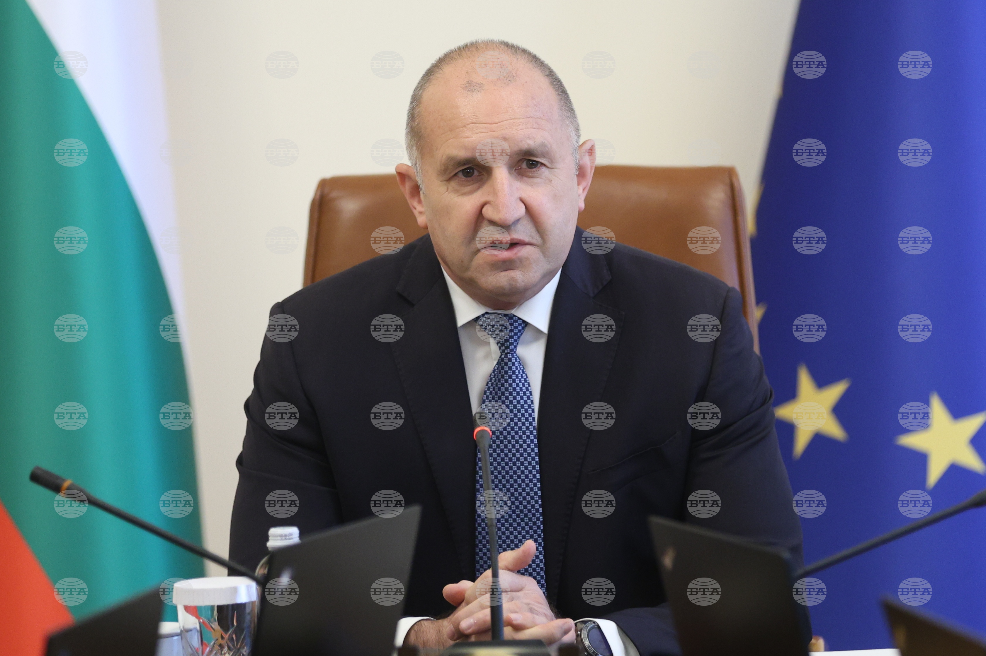 Бюджетът за 2027 г. предвижда свиване на дефицита, намаляване на новия държавен дълг, както и увеличение на пенсиите, каза Румен Радев