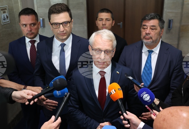 Работната хипотеза, очакванията са, че атаката срещу двата кораба в Черно море е от Русия, заяви Николай Денков във връзка с вчерашния КСНС