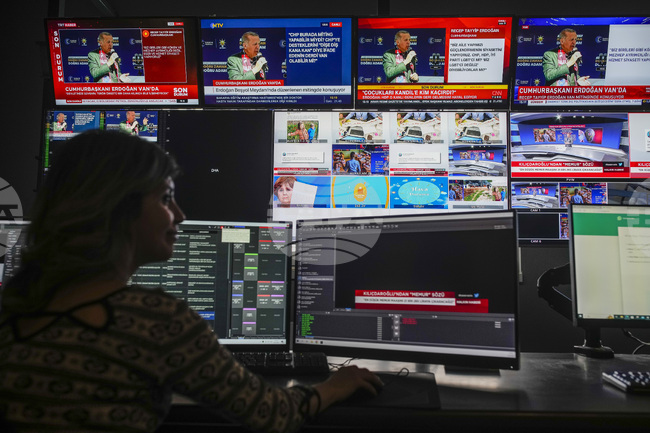 Турските власти спират опозиционната телевизия Сьозджу за 10 дни