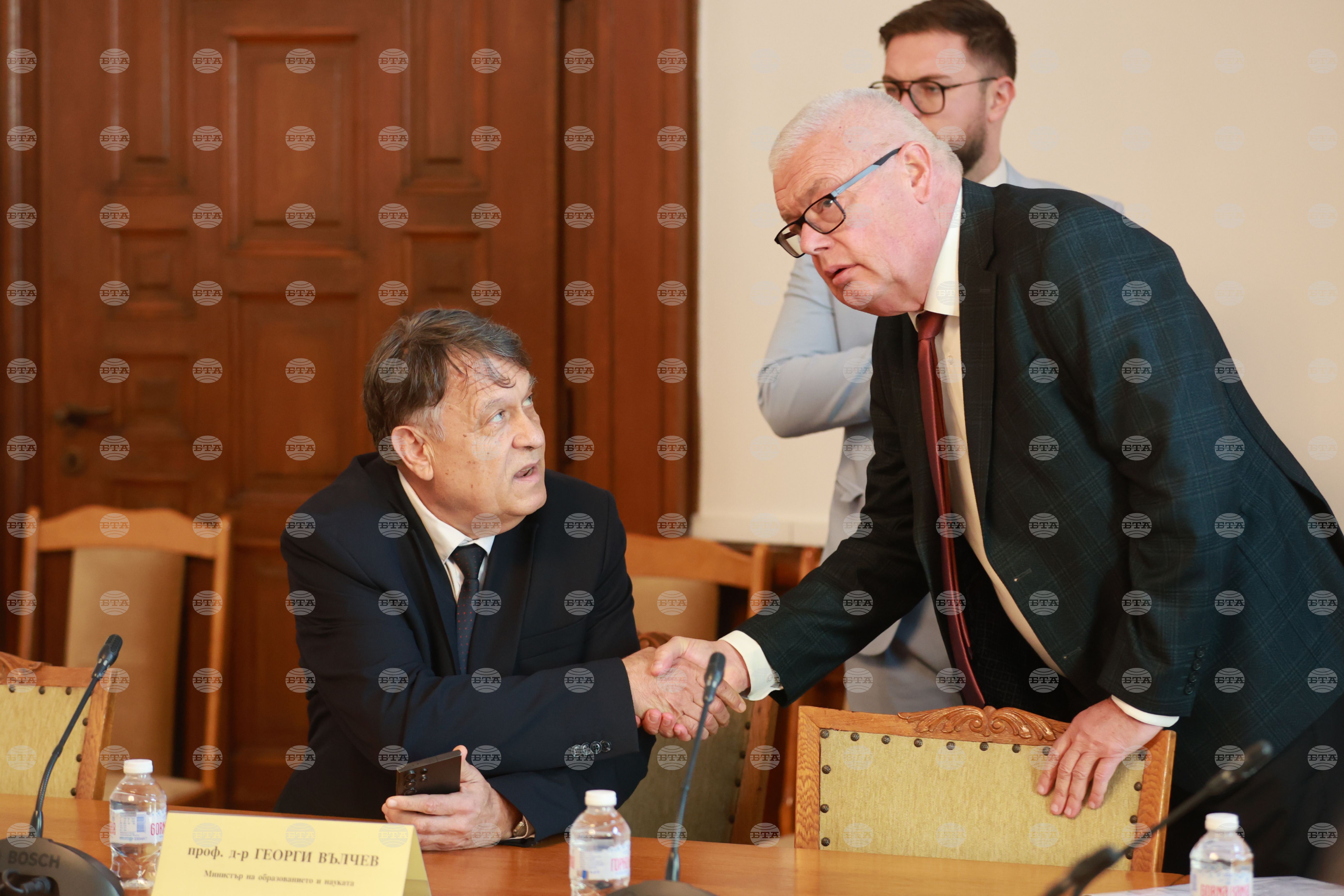Ще имаме среща с ръководството на Химикотехнологичния и металургичен университет, каза образователният министър Георги Вълчев