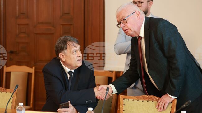 Ще имаме среща с ръководството на Химикотехнологичния и металургичен университет, каза образователният министър Георги Вълчев