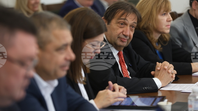 АПИ има договори за поддръжка, в чийто обхват влиза и зимното почистване, увери регионалният министър