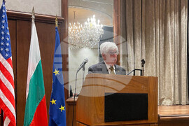 САЩ - Лос Анджелис - Филм „49,172“ - представяне - изложба - Джулиан Гол