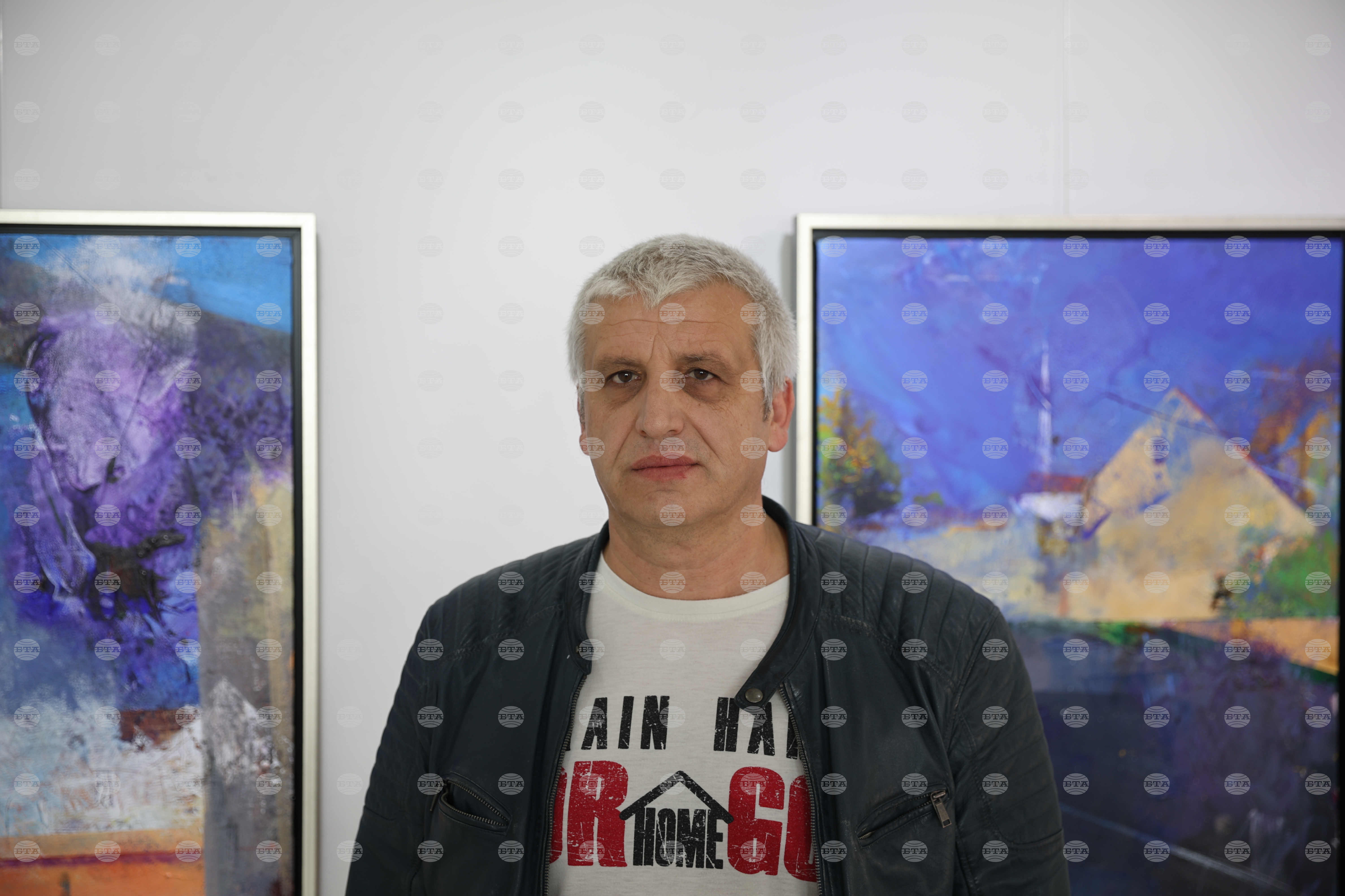 Пловдивският живописец Иван Чакъров гостува с първа самостоятелна изложба във Варна