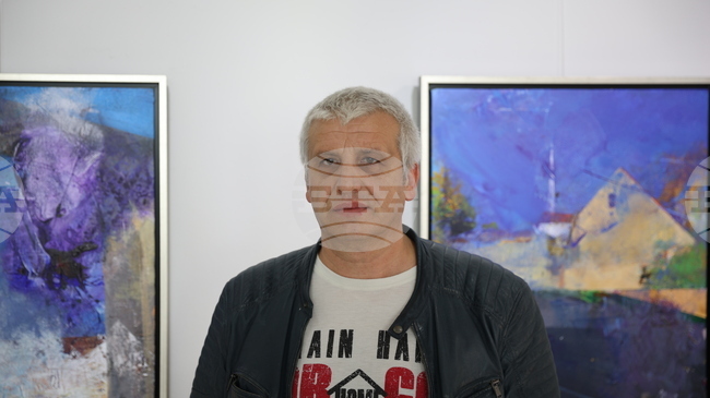 Пловдивският живописец Иван Чакъров гостува с първа самостоятелна изложба във Варна