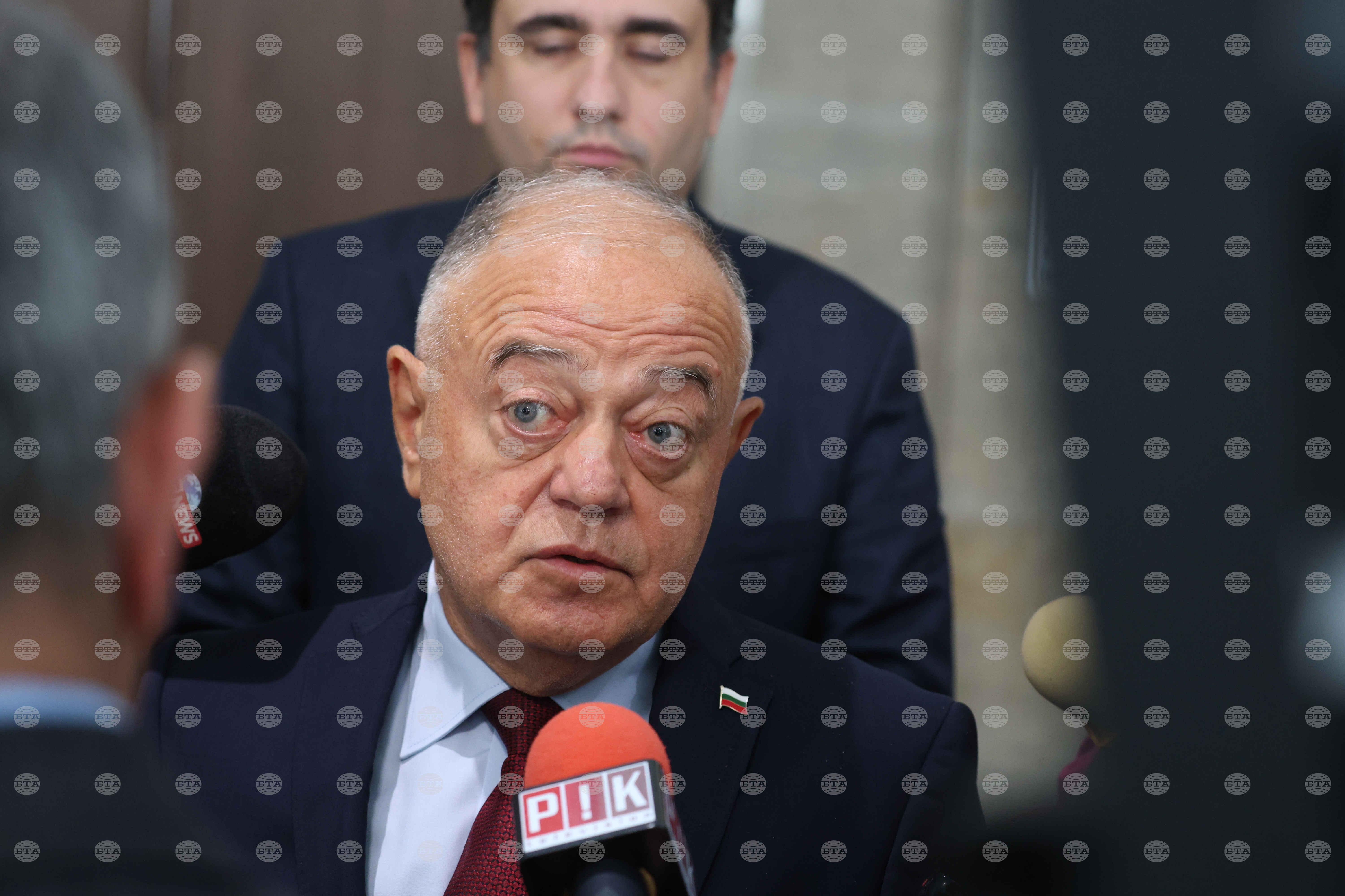 Атанас Атанасов поиска оставката на председателя на Народното събрание Михаела Доцова заради инцидент с журналист