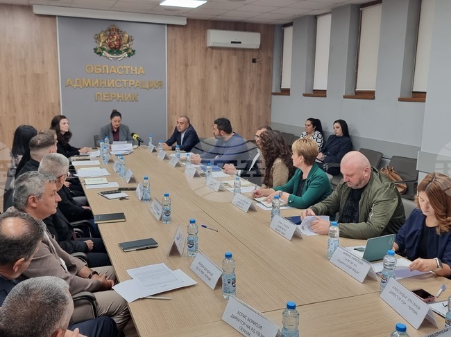 Институциите в Пернишко обсъдиха подготовката за президентските избори, до момента няма сигнали за купуване на гласове