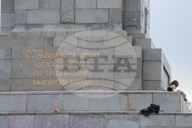 Паметник на Съветската армия - плоча - възстановена