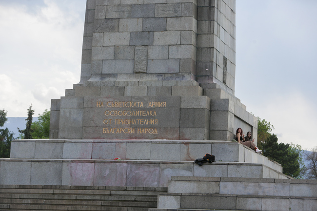 Заграждането на Паметника на Съветската армия и обследване на фигурите предвижда планът за безопасност, каза областният управител на София Вяра Тодева