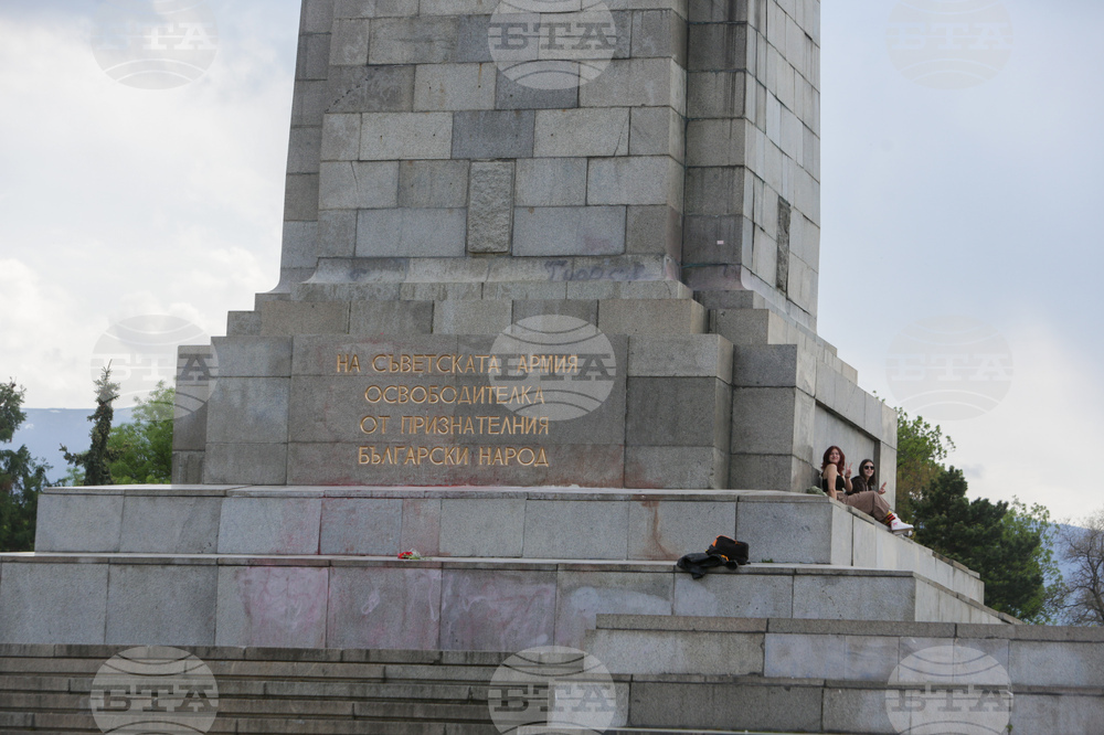 Паметник на Съветската армия - плоча - възстановена