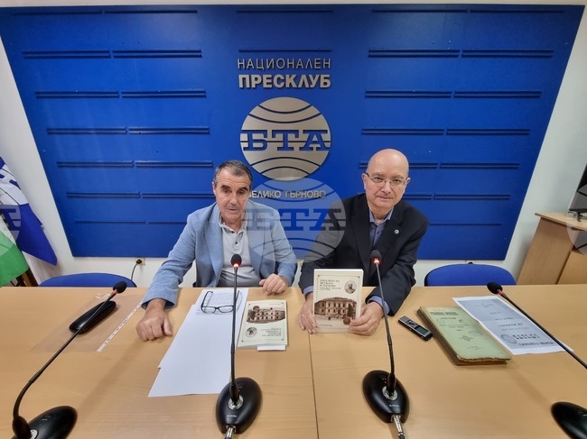 Нови данни за началото на футбола във Велико Търново и юнашкото движение представя спортният журналист Анатоли Петров в новата си книга