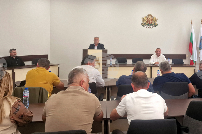 Община Завет ще предложи за продажба 12 общински земи край Веселец, 30 на сто от приходите ще останат за селото