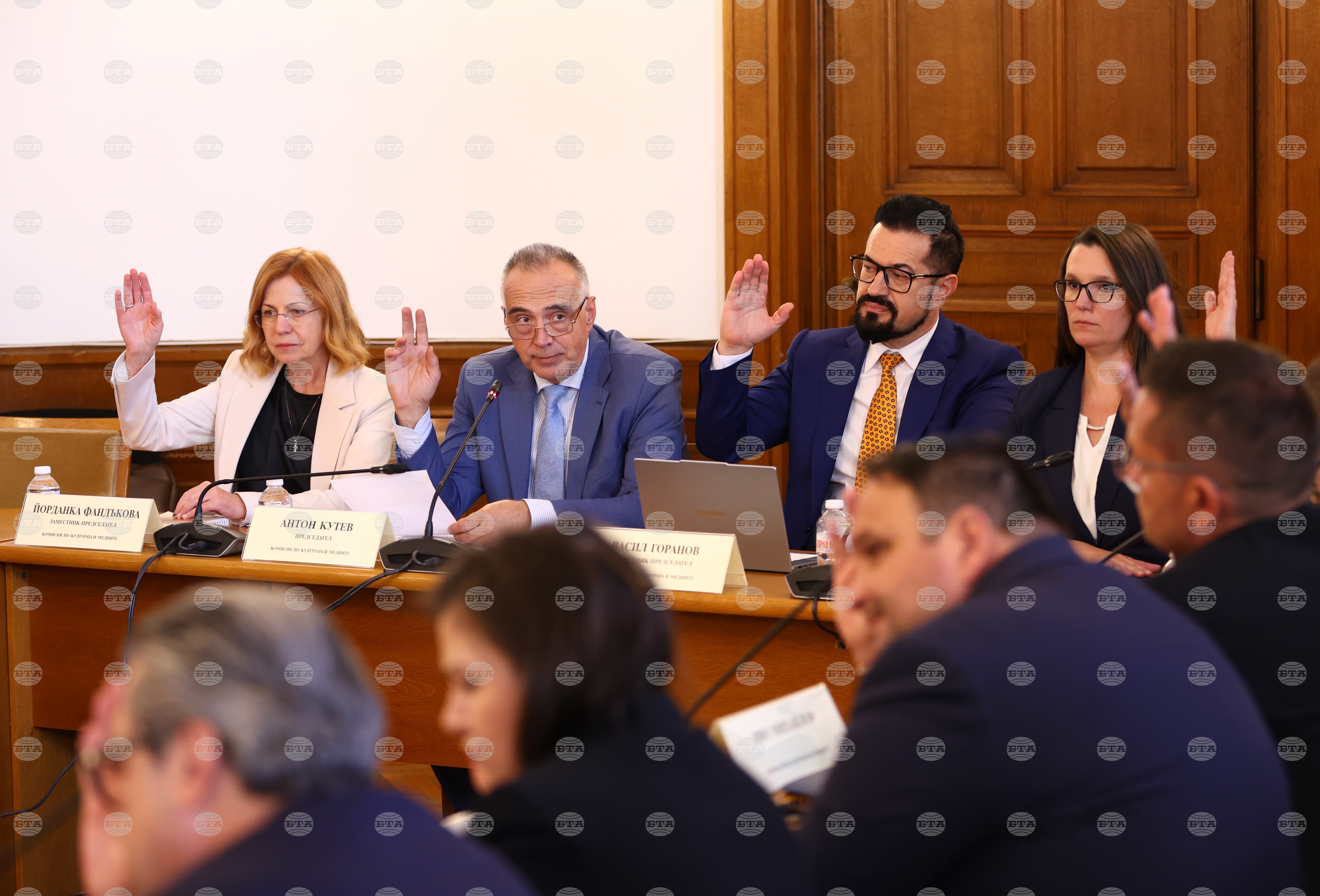 Комисията по културата и медиите изслуша министъра на културата и прие Хартата за културна политика