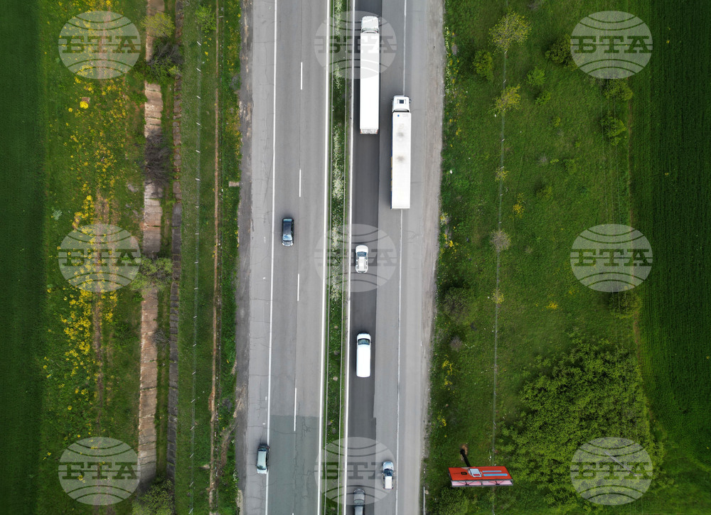 В края на седмицата е възможно движението на камиони да се пренасочва по обходни маршрути в района на тунелите „Топли дол“ и „Правешки ханове“