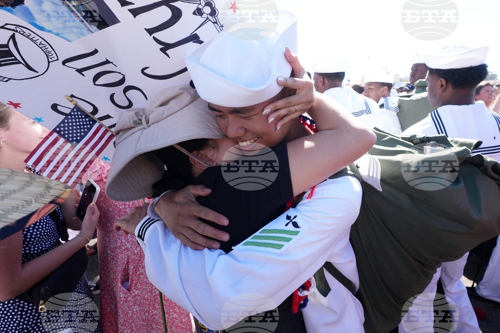 APTOPIX USS Lincoln Returns Home
