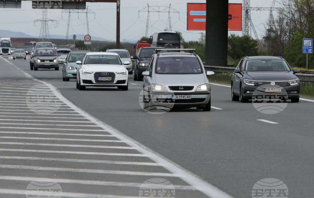 До 17 октомври се ограничава движението в посока София в активната лента в 200-метров участък при 38-ми км на АМ „Хемус“, съобщиха от АПИ 