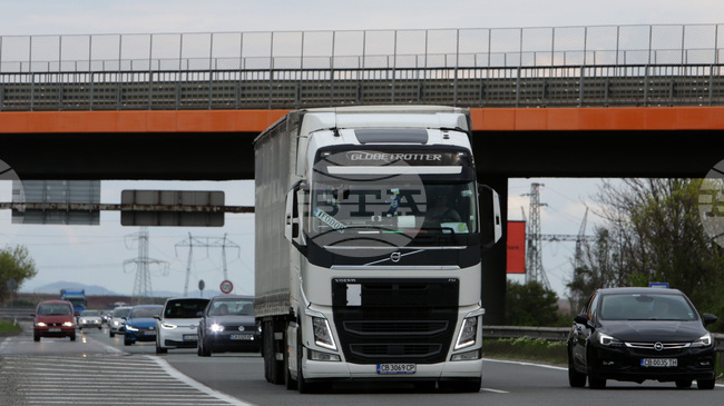 Седалки за леки автомобили са откраднати от румънски тир, съобщиха от полицията във Враца 