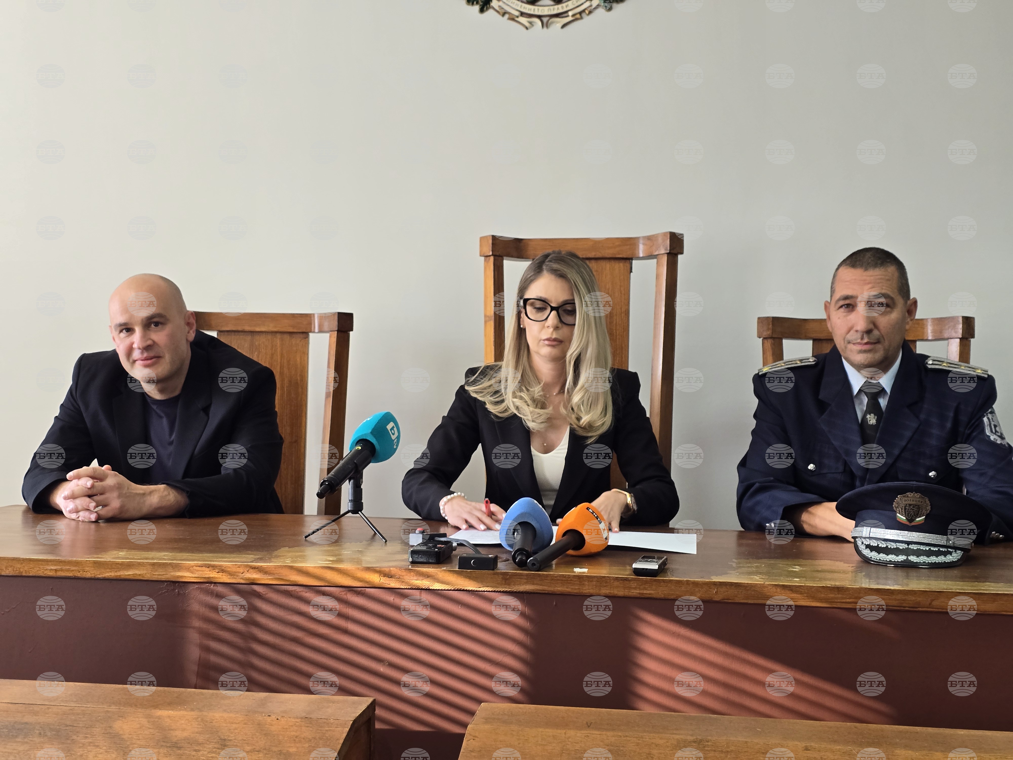 От прокуратурата съобщиха, че изясняват обстоятелствата около катастрофата край Плевен, в която загинаха четирима младежи