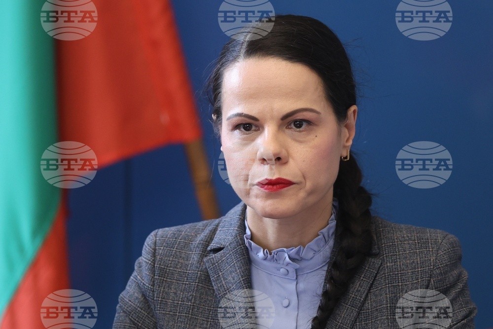 Да бъдеш лекар е мисия, съчетаваща силата на науката със съпричастността, казва министър Катя Ивкова в поздравлението си към медиците