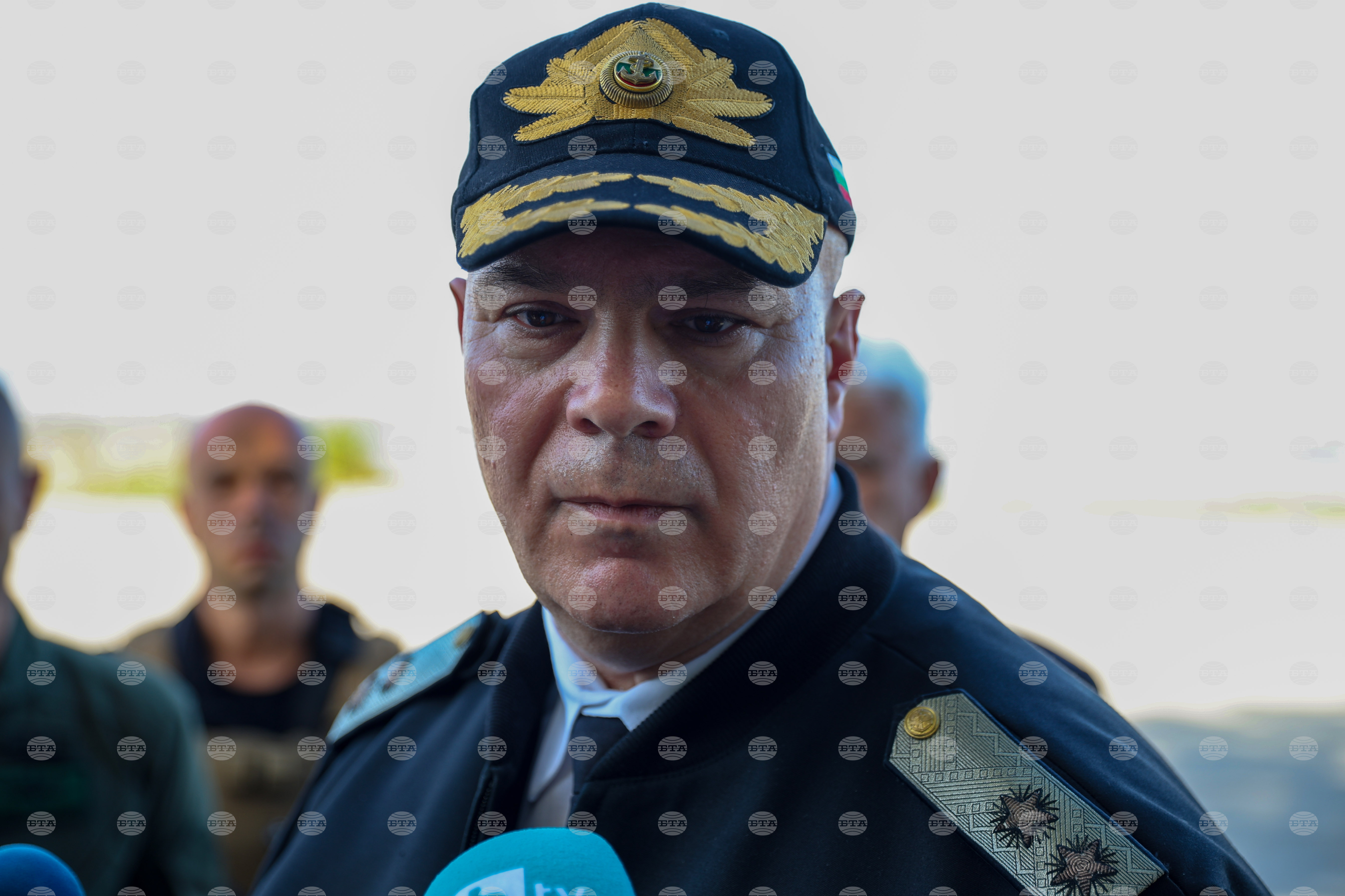 На този етап никой не може да каже дали ще потъне пострадалият при удар с дрон кораб „Ейбъл“, каза командирът на ВМС