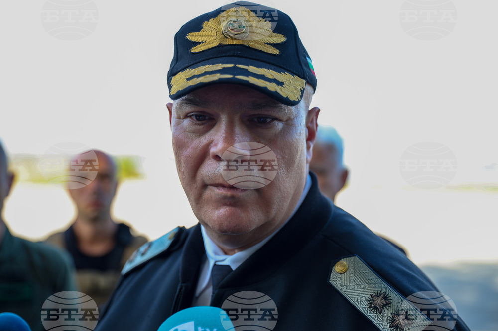 На този етап никой не може да каже дали ще потъне пострадалият при удар с дрон кораб „Ейбъл“, каза командирът на ВМС