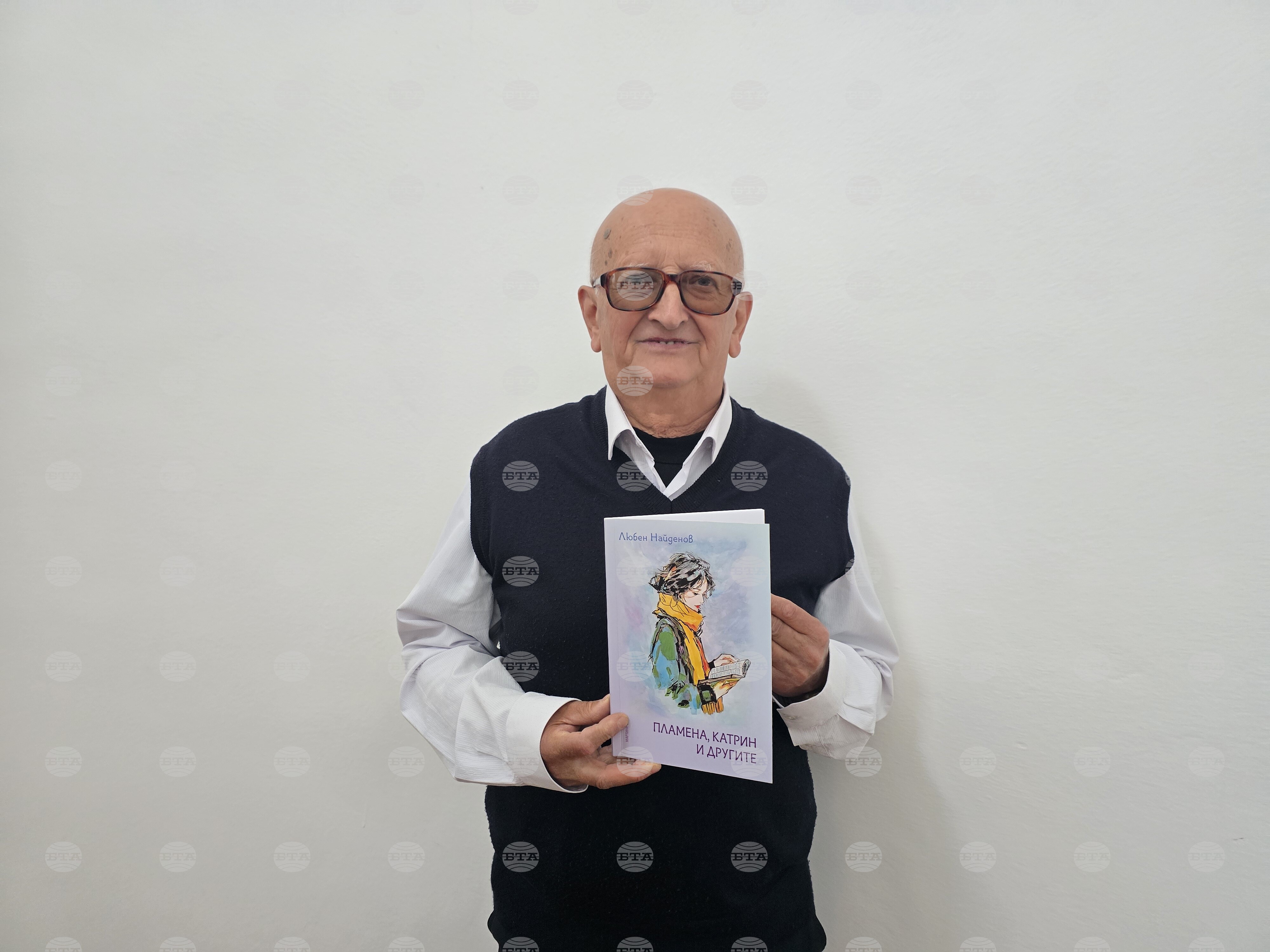 Любен Найденов представи в Плевен книгата си „Пламена, Катрин и другите“